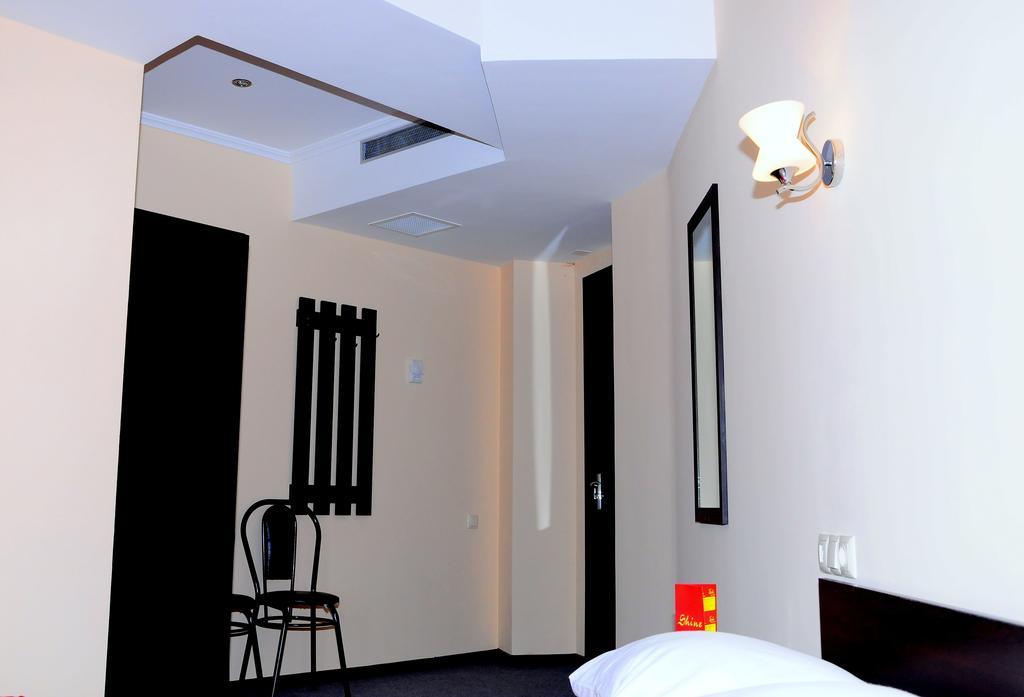 Shine In Kobuleti Hotel Quarto foto